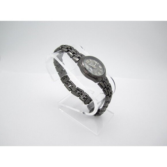 Women's QMAX Quartz WR Analog 27mm Dial Causal Round Watch (E518) - Picture 4 of 12